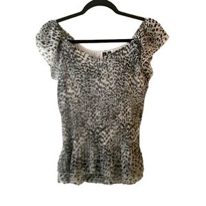 Essentials by Milano animal print accordion pleaded top size medium
